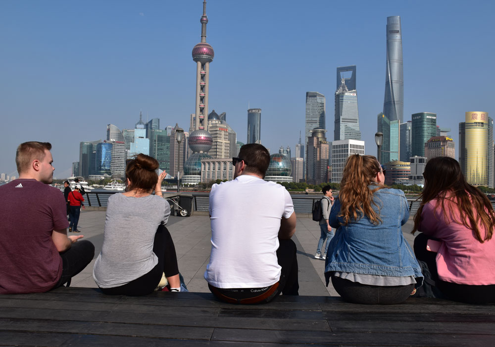 China Rundreise - Shanghai Genieße den Ausblick auf die Skyline von Shanghai mit deinen Freunden!
