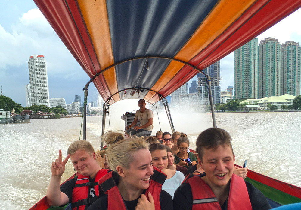 Western Passage - Klong-Kanal-Tour Mit dem Boot durch die Klongs – die Wasserstraßen Bangkoks.
