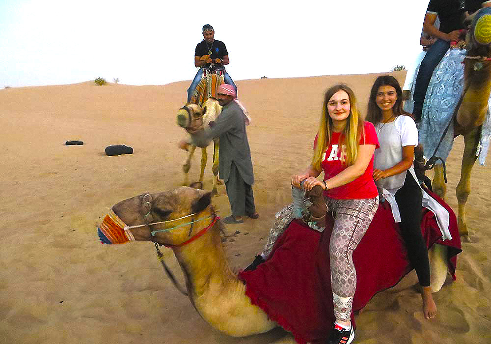Western Passage - Dubai Kamelreiten in der Wüste Dubais!