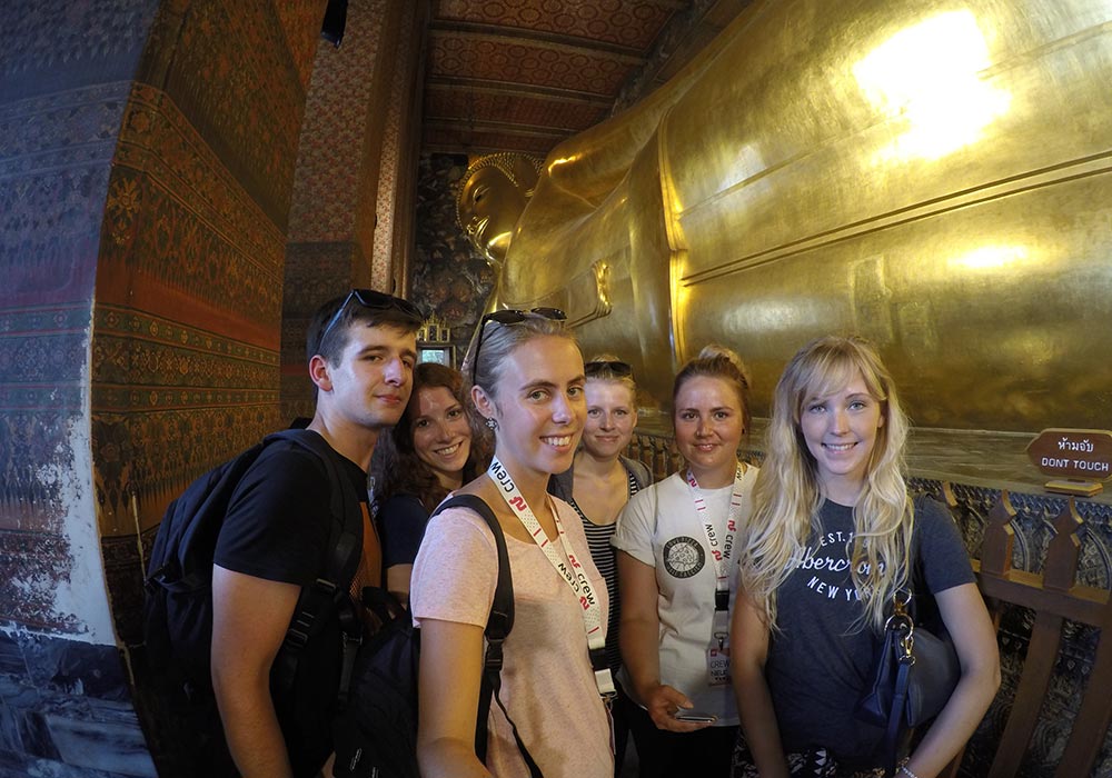 Western Passage - Tempel Wat Pho Bangkok Chillen mit dem riesen Buddha in dem Tempel Wat Pho