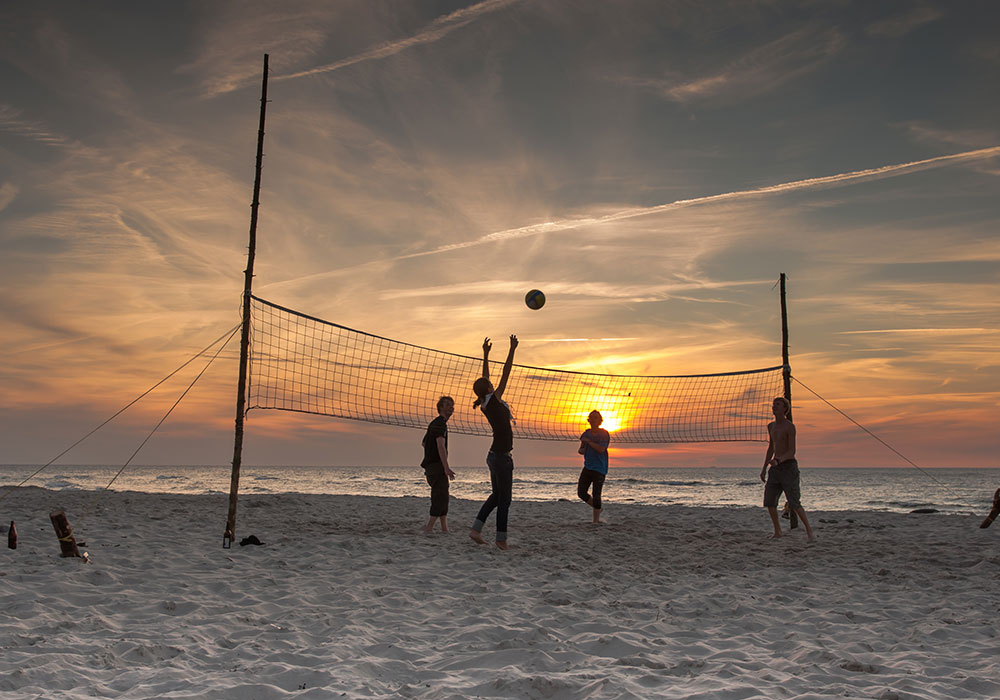 Beachvolleyball St. Peter-Ording Beachvolleyball Action am Strand.