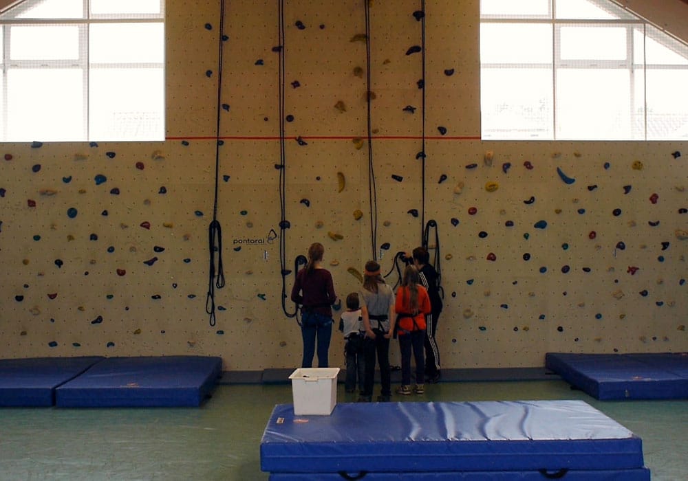 Kletterwand Teste dein Können an der hauseigenen Kletterwand!