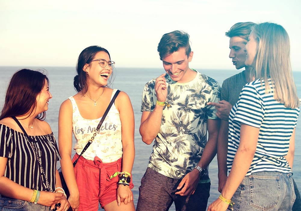 Neue Freunde Verbringe einen tollen Urlaub mit deinen Freunden.