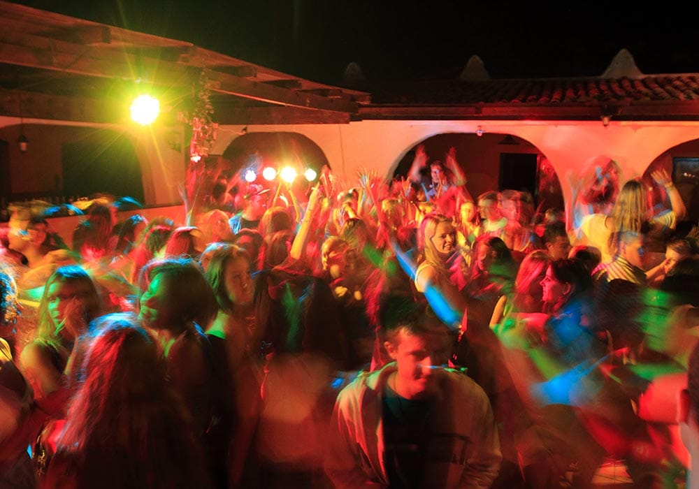 Sardinien - Party im beach- und fitnessclub Feiern open air!