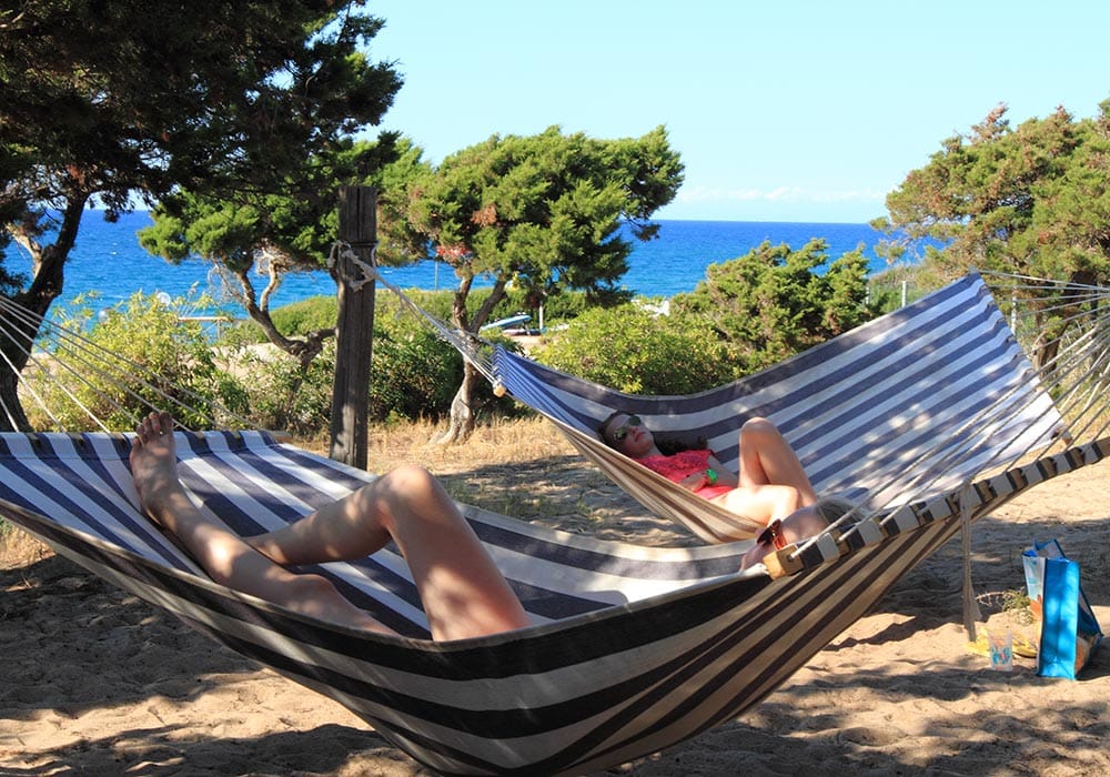 Sardinien - Chillen im beach- und fitnessclub Chillaxen in der Hängematte – Erholung at it’s best!