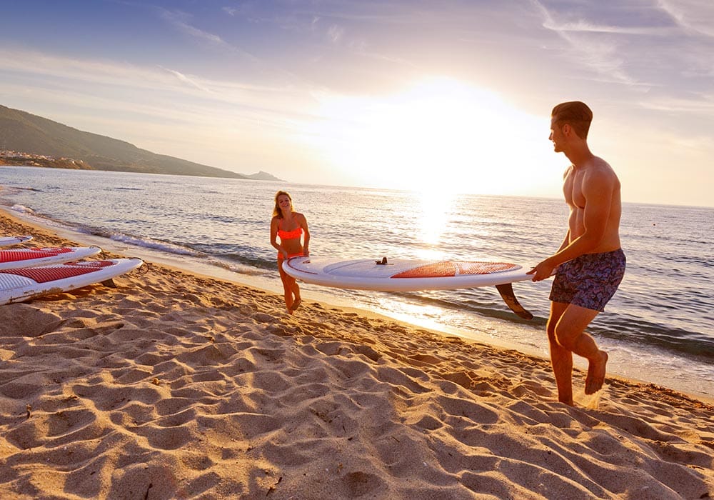Sardinien - Surfschule im beach- und fitnessclub Die eigene Windsurfschule auf unserem Platz bietet verschiedene Wassersportangebote.