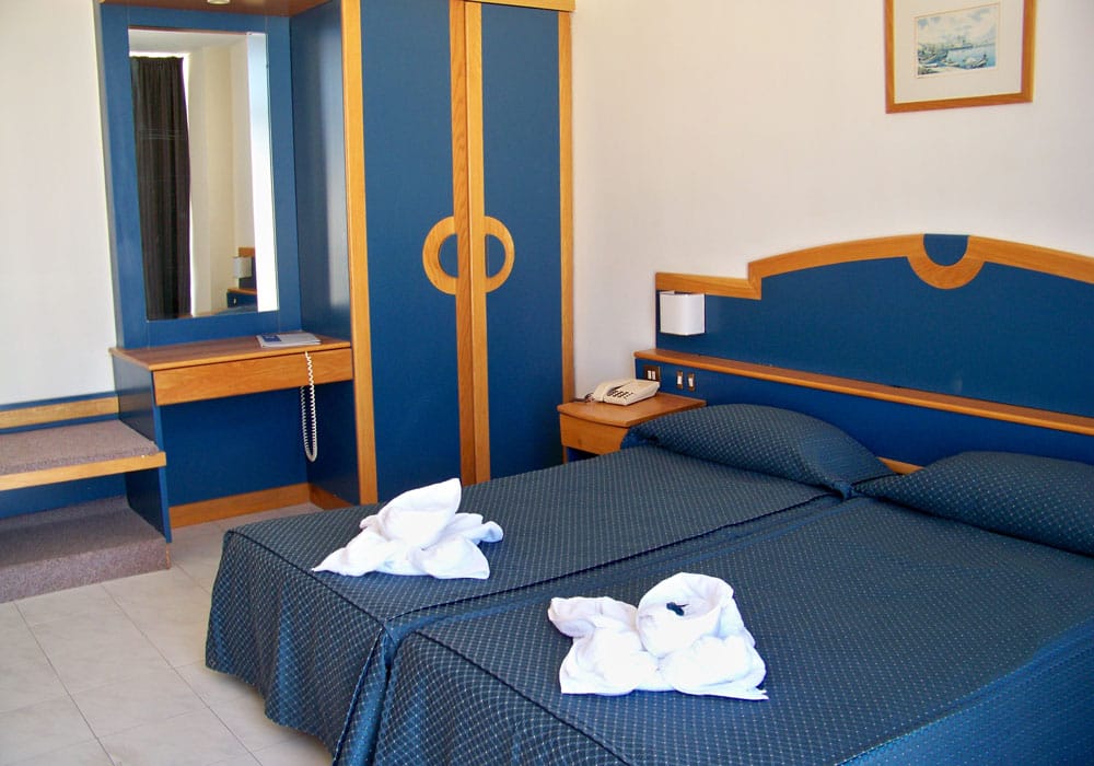 Malta, Bugibba - Hotel Primera Dein Hotel liegt direkt am Bugibba Square.