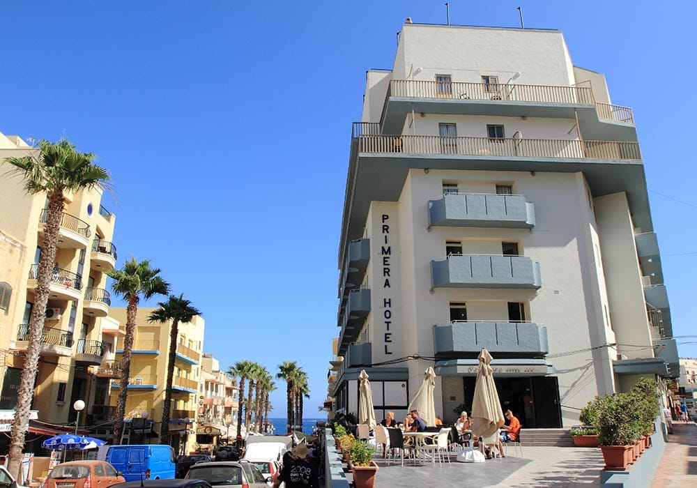 Malta, Bugibba - Hotel Primera Von der Dachterrasse hast du den Blick aufs Meer.