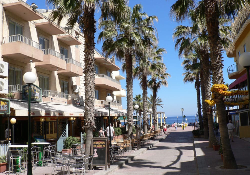 Malta, Bugibba - Hotel Primera Dein Hotel liegt direkt am Bugibba Square.
