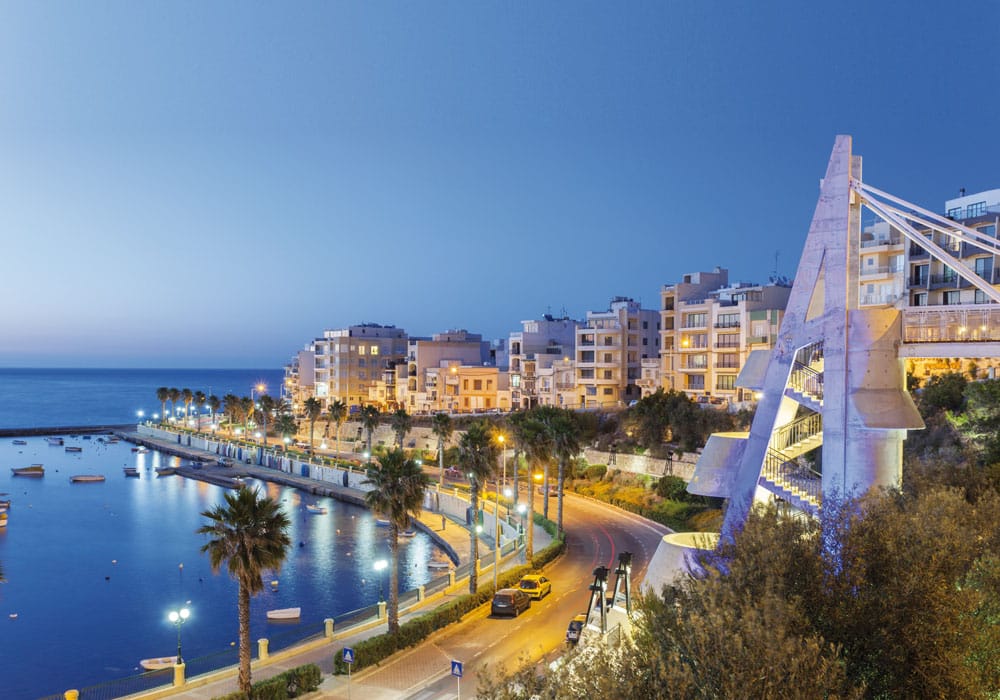 Malta - Bugibba Abends erwacht der kleine Ort zum Leben.