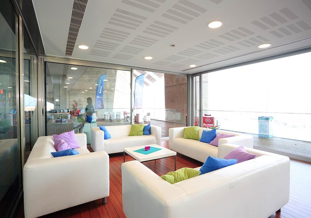 Barcelona - ruf cityclub Seaview Lounge In der ruf Seaview Lounge kannst du entspannen oder dich mit deinen Freunden treffen.