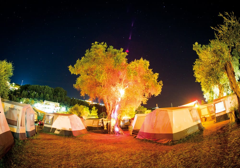 L'Escala - Zeltdorf In unserem gemütlichen Camp schläfst du unter den Sternen.