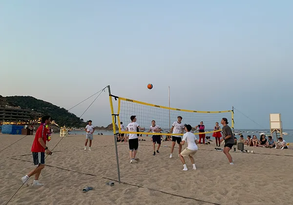 Volleyball spielen in Tossa de Mar