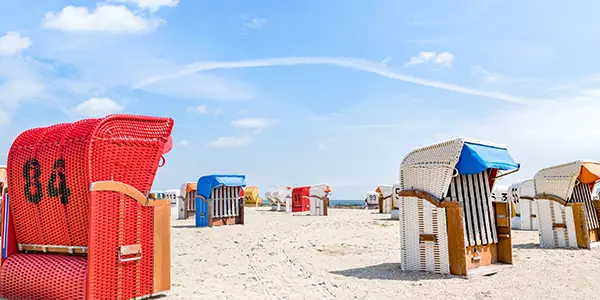 Strandkörbe am Strand von Schillig