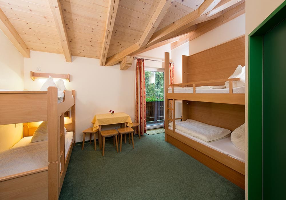 Maria Alm - Dein Zimmer Du wohnst zusammen mit anderen in modernen Mehrbettzimmern.