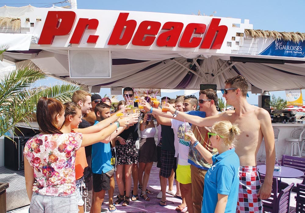 Goldstrand - Beach All Inklusive Sichere dir unsere Beach-All-Inclusive mit Pizzasnack für den ultimativen Urlaubsspaß.