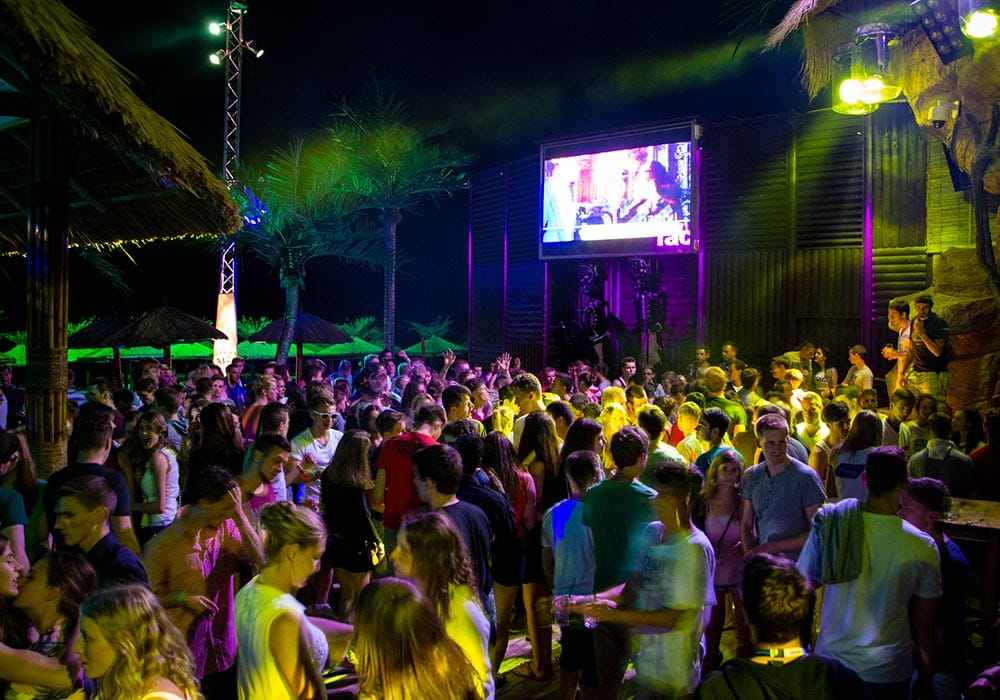 Goldstrand - Disco Malibu In der Open-Air Disco Malibu feierst du direkt am Strand.