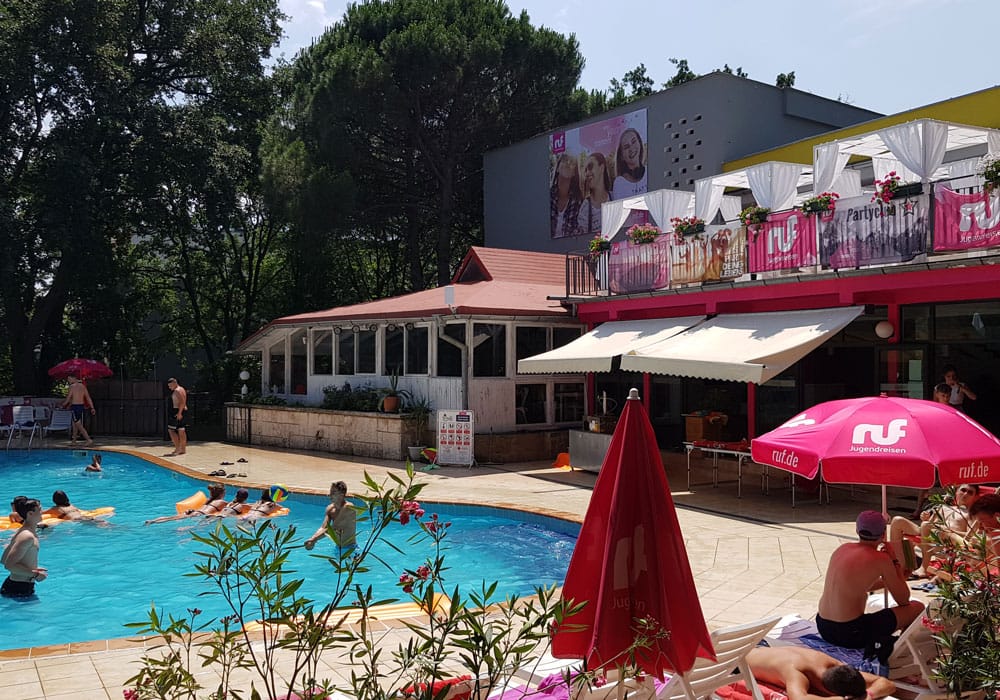 Partyclub Tintyava - Pool An diesem Pool lässt es sich aushalten.