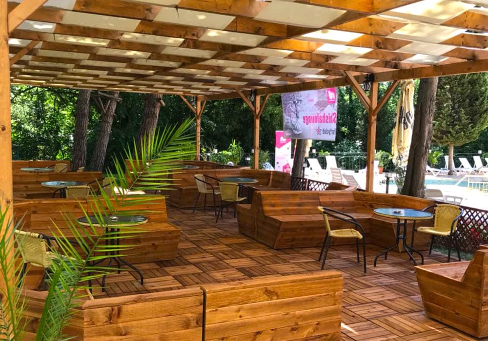 Shishalounge In der ruf Shisha-Lounge bringen euch eure Guides gerne eine Shisha an den Tisch.