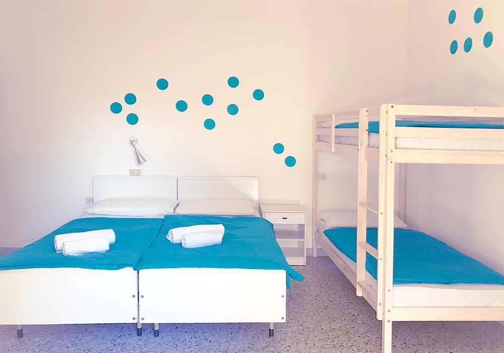 Zimmer im Partyhotel Travellers So könnte dein helles Zimmer aussehen.