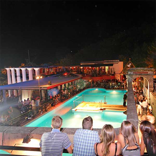 Diskothek Baia Imperiale Party mit Showpool im Baia Imperiale
