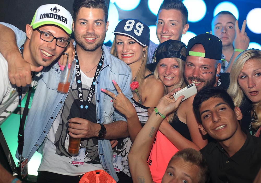 Lloret - Feiern mit Freunden Zusammen mit Freunden feiern ist einfach das Beste!