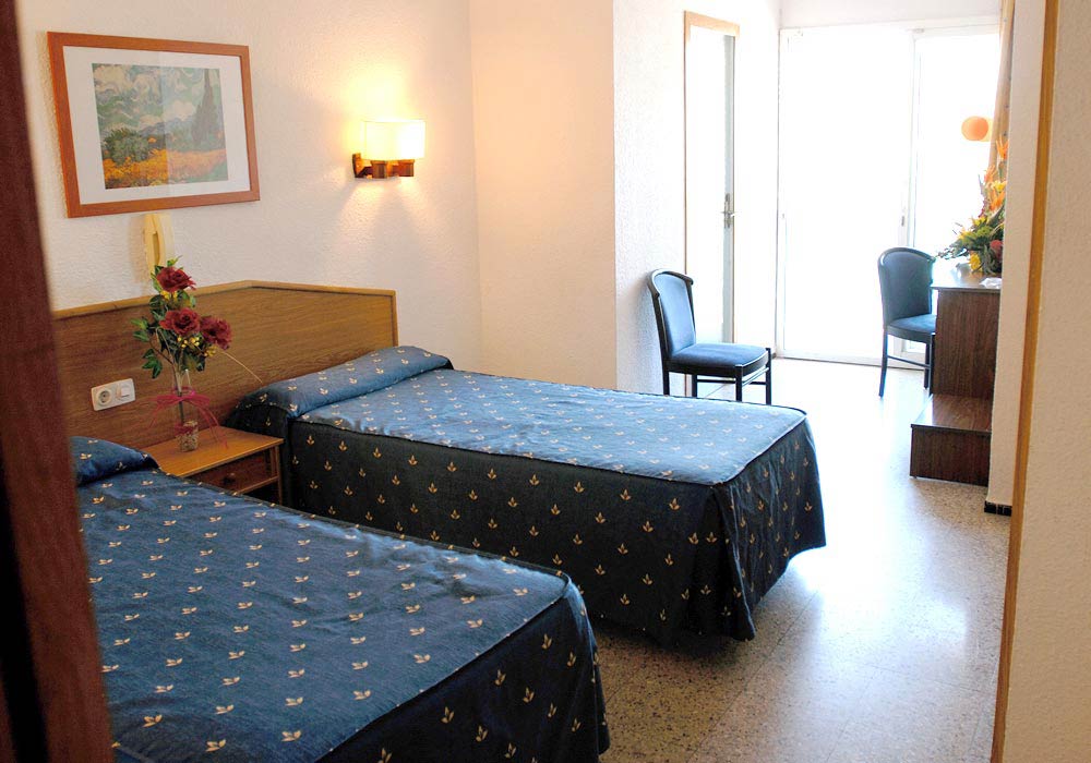 Lloret - Dein Zimmer im Hotel Maria del Mar In den ordentlichen und sauberen Zimmern fühlst du dich so richtig wohl.
