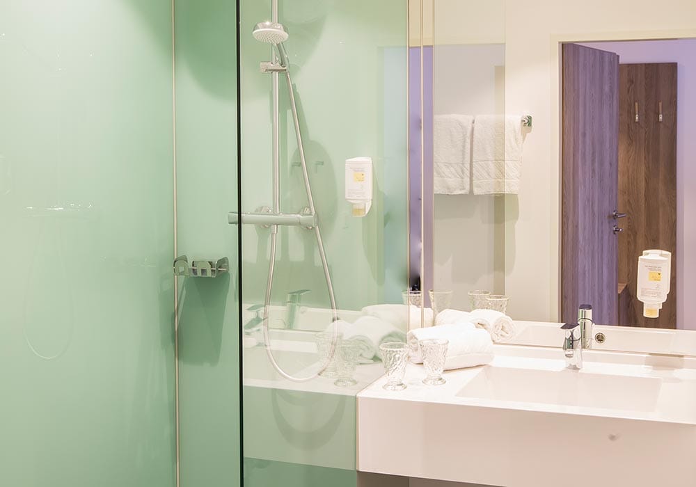Badezimmer Badezimmer im COOEE Alpin Hotel