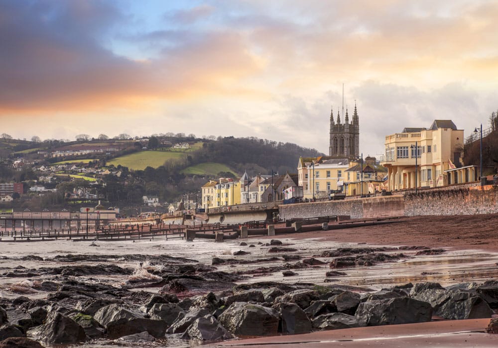 Teignmouth Neben Sandstrand gibt es auch felsige Küsten.