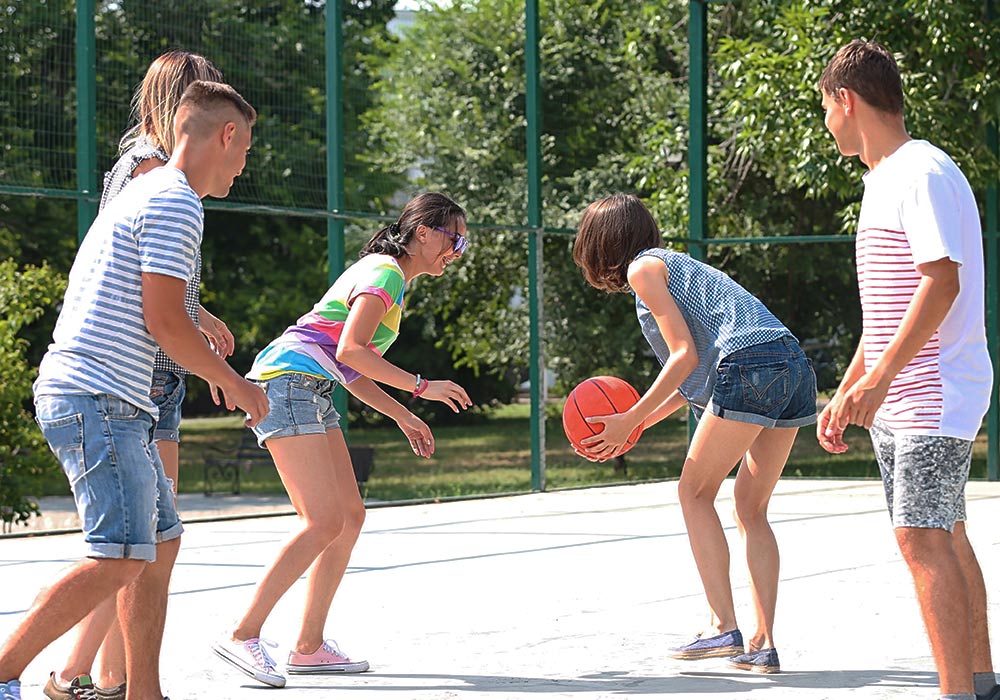 Teignmouth - Basketball Auch einen Basketballplatz gibt es am Campus.
