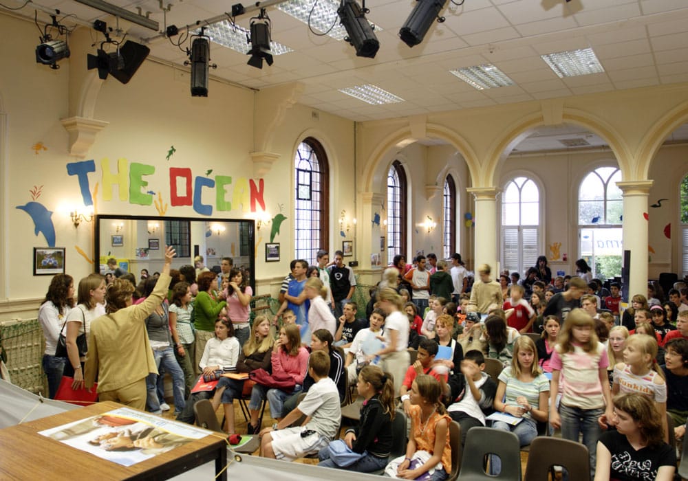 Teignmouth - Trinity School In der „Ocean Lounge“ finden unter anderem Aktivitäten und Infoveranstaltungen statt.