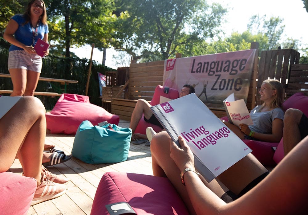 living_language Dein Sprachtraining in lockerer Atmosphäre erinnert kaum an Schulunterricht.